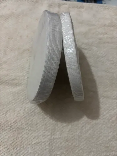 Elásticos novos de 1,50 e 2 cm de largura com 25 metros cada rolo
