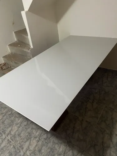 Vende-se mesa de vídeo temperado e pés de madeira maciça, 2 x 1,00