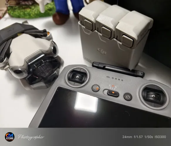 Drone DJI Mini 4 Pro Fly More Combo Plus Dji Rc 2<br>MANDO COM 4 BATERIAS<br>Controle com tela