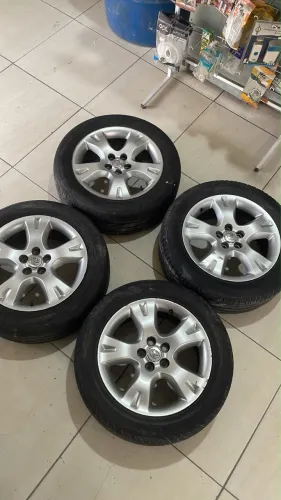 Rodas com pneus