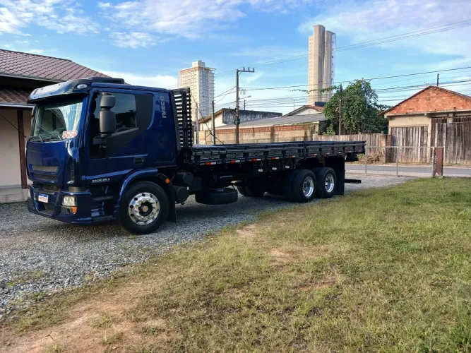 Iveco tector 240e25. Ano 2011