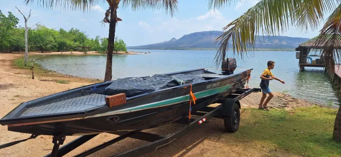 Kit canoa 5.5mt, carretinha e motor 15hp