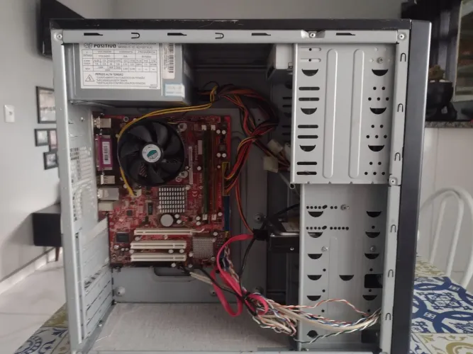 CPU Intel Dual Core - 3GB RAM - HD 320GB (Revisada/Uso Básico)