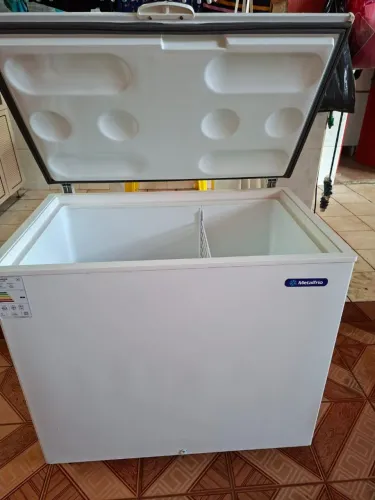 Vendese freezer 293 litros semi novo