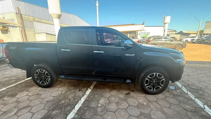 Toyota Hilux CD SRX 4X4 2.8 TDI 16V Diesel Aut. 2022