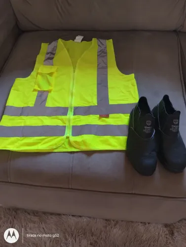 Kit colete e bota para entrega 