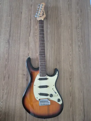 Guitarra Cort G200 Stratocaster - pra sair logo!