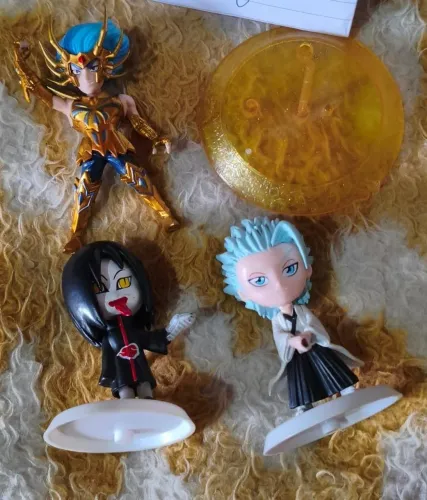 Figures Hitsugaya, Orochimaru e Manigold