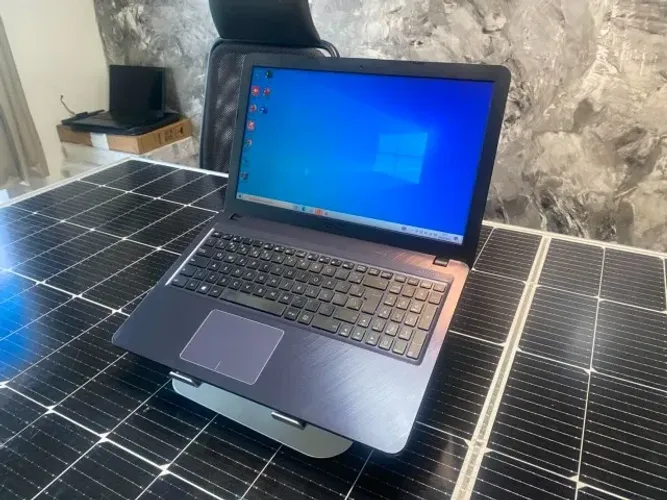 Notebook Asus Processador: Celeron Placa de vídeo: UHD Graphics Memória: 4GB SSD: 120GB