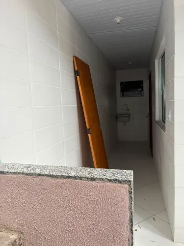 Aluga-se casa pequena NOVA (primeira locação)