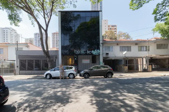 Prédio comercial na Rua Coelho Lisboa, 803 390 m²