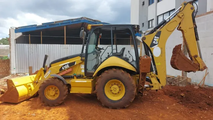 Retroescavadeira 416 E traçada