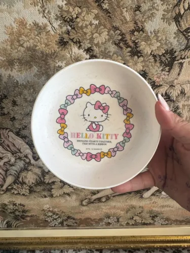 Prato melamina comemorativo 45° aniversário Hello Kitty 17cm 