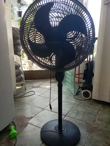 VENTILADOR DE PÉ