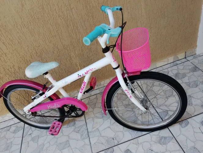 Bicicleta Caloi aro 20 com cestinha