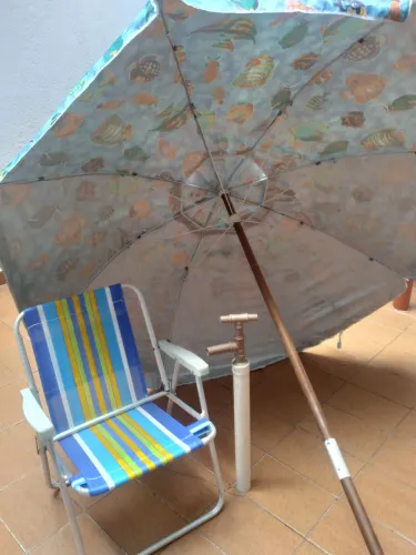 Guarda sol grande ,cadeira alumínio e bomba para fixar na areia