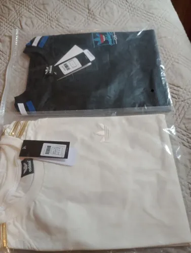 Camisetas tamanho P e M. Marca esportiva de malha egípcia
