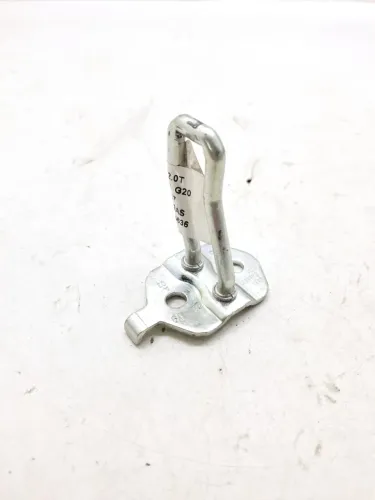 Batendo trava tampa Traseiro Bmw 320i g20 2.0 2020 2021