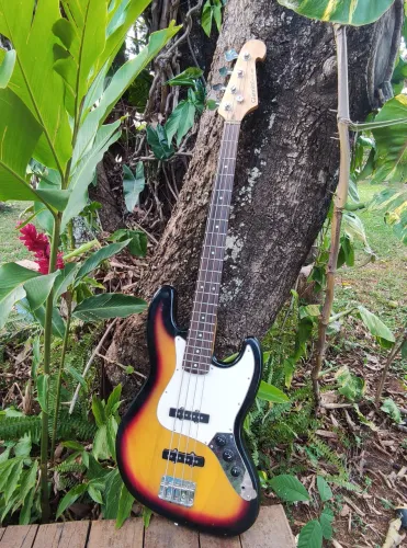 Baixo 4 cordas Giannini