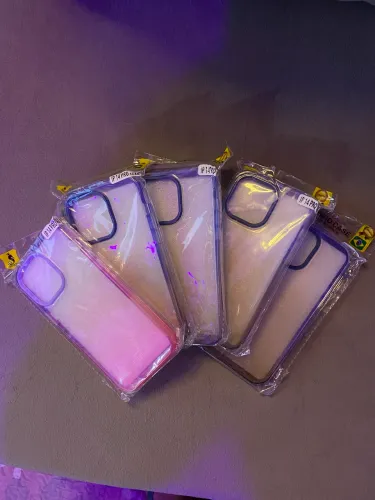 Capinha IPhone 14 Pro Max, duas por 15 reais. 