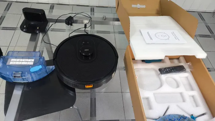 Robô aspirador Abir X8 funcionando perfeitamente mapeia o ambiente a laser Alexa