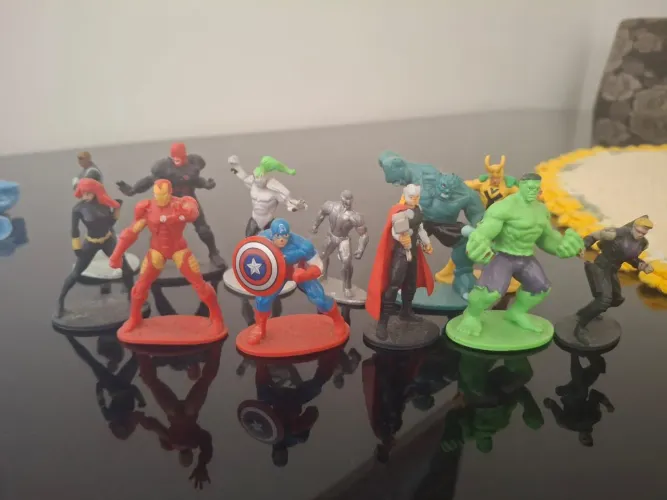 Coleção de 12 Vingadores (Avengers)