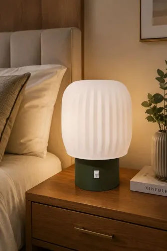 Luminária decorativa moderna com interruptor frontal