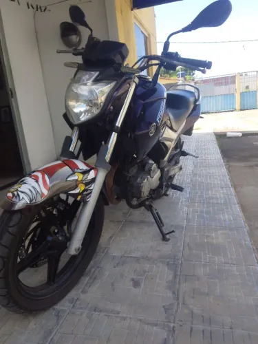Fazer 250 ano 2012 troco em moto de menor valor.
