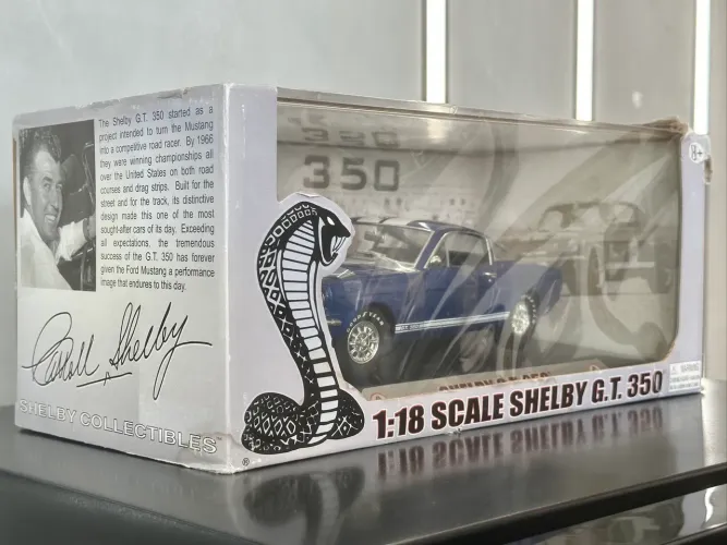Miniatura Mustang Shelby GT 350 1:18 Collectibles