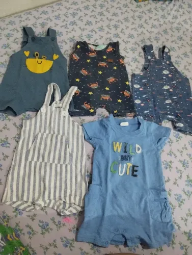 Vendo um lote de roupa de menino
