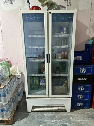 Freezer expositor de bebidas em ótimo estado 