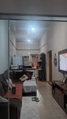 Vende-se uma casa no parque Eldorado oeste , troco em Hilux e resto em dinheiro.