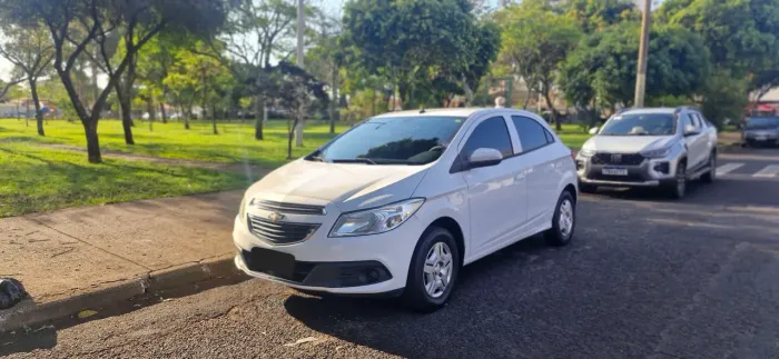 Chevrolet Onix Hatch LT 1.0 8V Flex Power Mec. 4P 2014