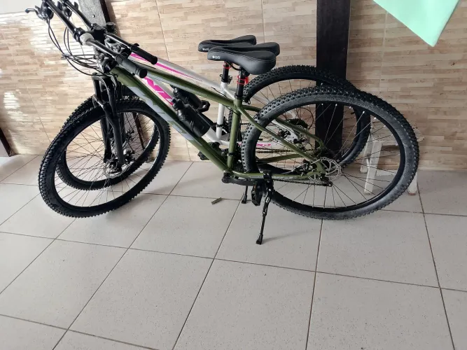 Vendo duas bicicleta wgt com suporte de levar no carro