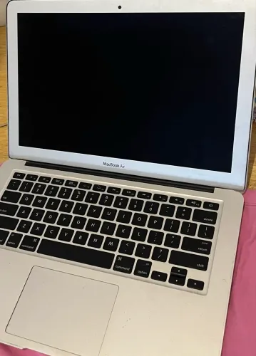 MacBook Air 13 polegadas (Mid 2012), em bom estado de funcionamento.