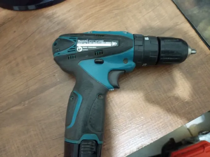Parafusadeira furadeira Makita DF 330 D