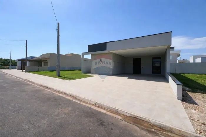Casa para locação três dormitórios e suite no Condomínio Pacífico Hawai,