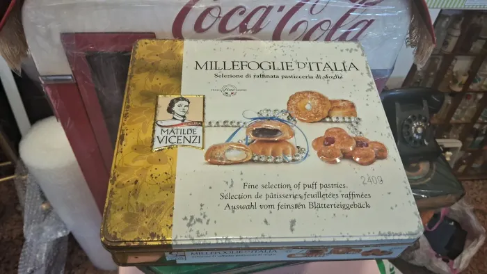 lata de biscoitos italianos sortidos Matilde Vicenzi Millefoglie d'Italia