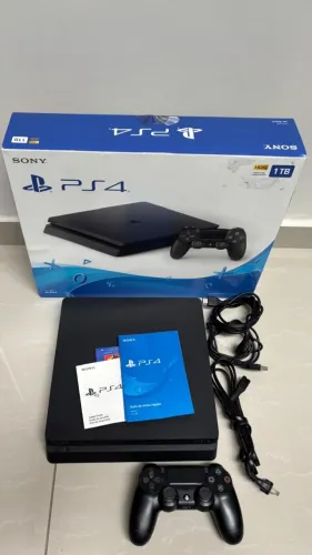 PS4 Slim 1TB Sony + Controle Original + Caixa e Cabos
