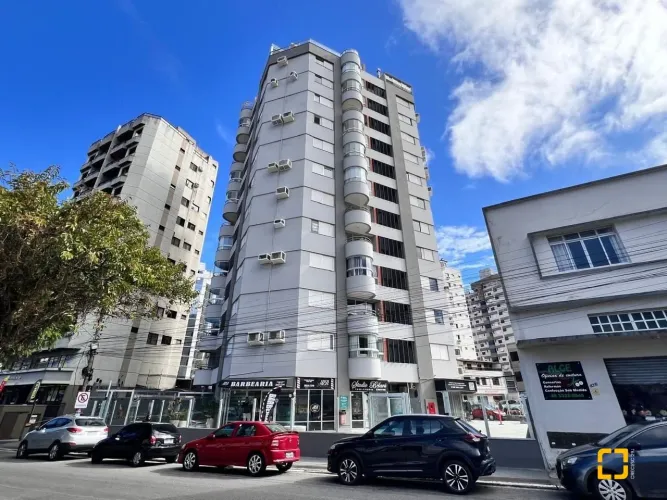 Cobertura espaçosa, 163m², 4 quartos, no Centro de Florianópolis