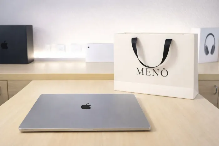 *MacBook Pro M4 14" 16GB RAM 512GB SSD*