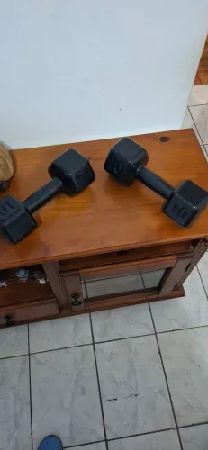 Par de halteres de 10 kg cada