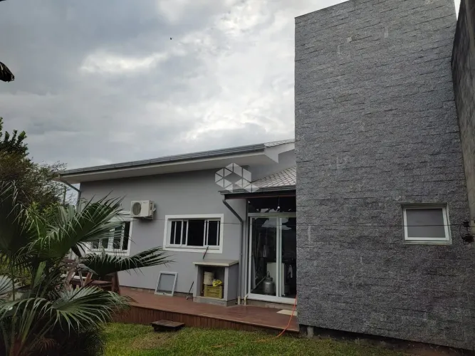Casa em Santo amaro da Imperatriz,terreno medindo 624 m2 , uma suíte ,3 banheiros,vaga de 