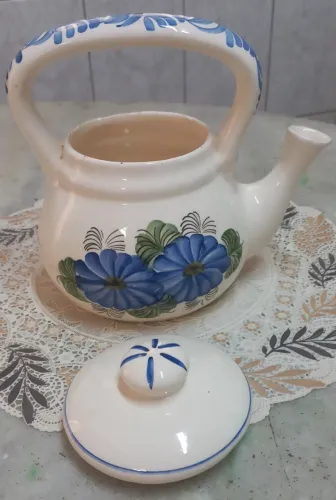 Chaleira antiga - Produto de colecionador - Em porcelana 