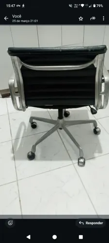 Vendo cadeira, a mola da regulagem para subir não está funcionando,fica baixa 