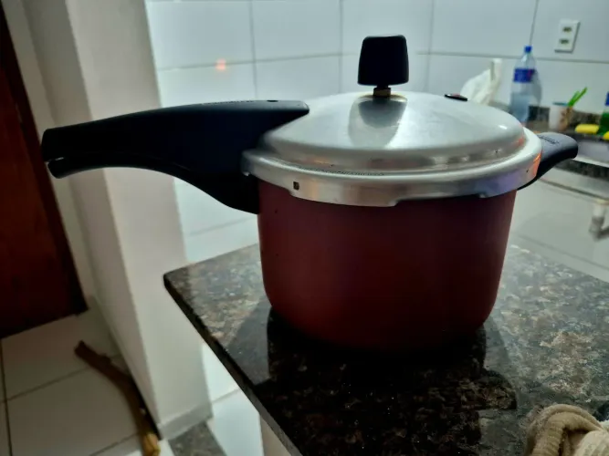 Panela de pressão Tramontina