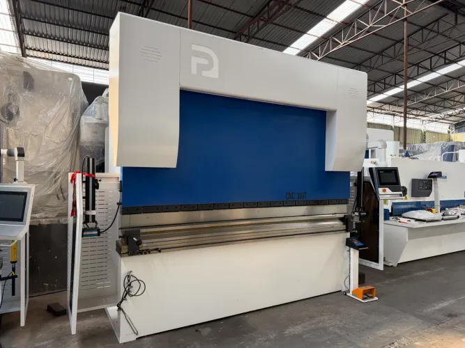 Dobradeira CNC Pericles Máquinas  
