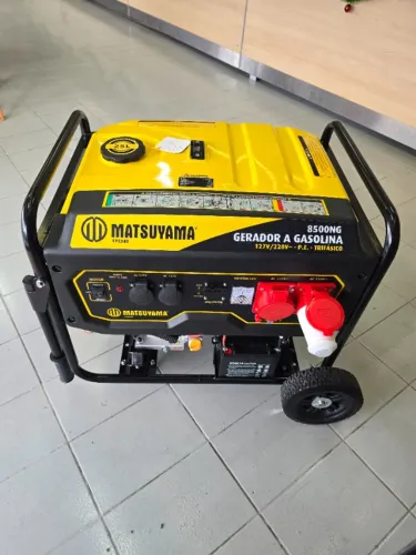 Vendo Gerador Matsuyama a gasolina 127V/220V - Trifasico 8500NG