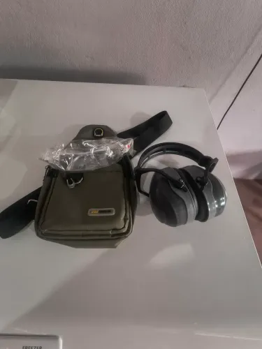 Vendo os 3 por 50$ : abafador,bolsa e óculos