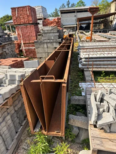 Forma metálica para a fabricação de vigas duplas